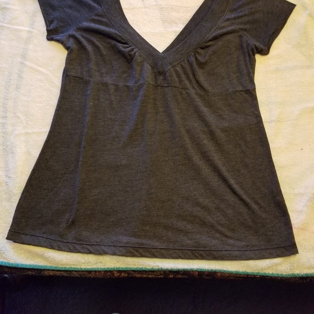 Simple Grey Top - Picture 3 of 8